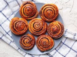   (cinnamon rolls) -   